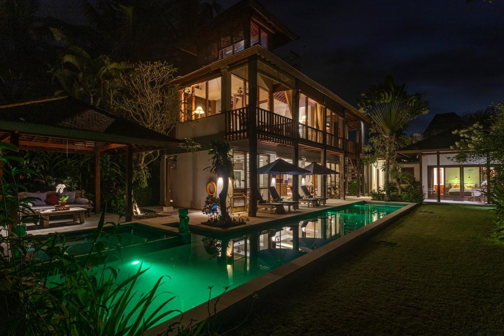 Villa Rumah Isah チャンディダサ エクステリア 写真