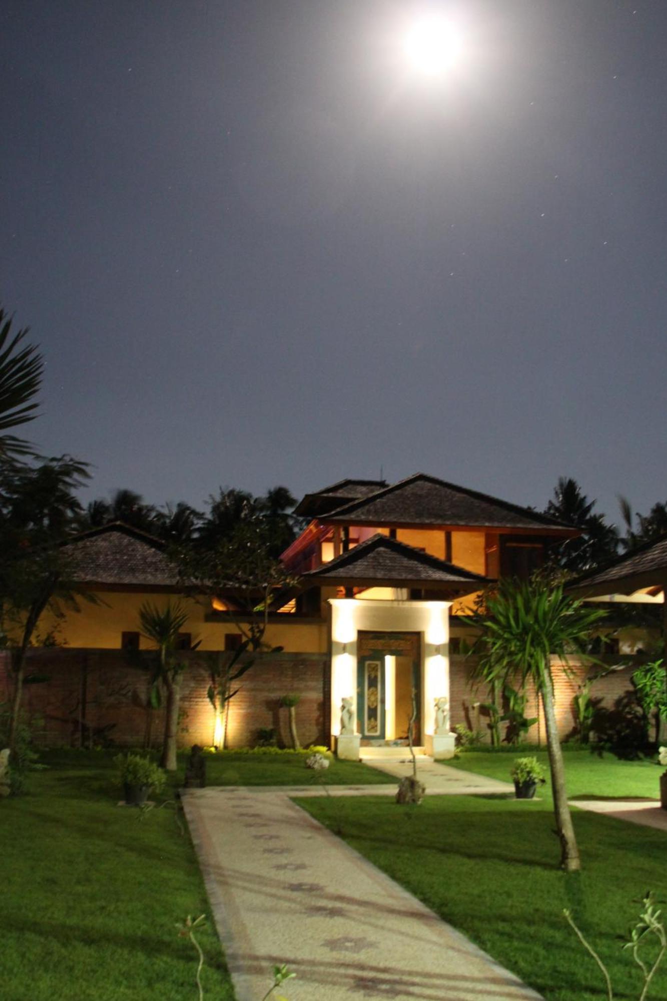 Villa Rumah Isah チャンディダサ エクステリア 写真